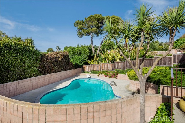713 Cloyden Square, Palos Verdes Estates, California 90274, 3 Bedrooms Bedrooms, ,2 BathroomsBathrooms,Residential,Sold,Cloyden,SB17088498