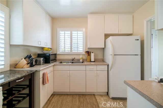 404 Miramar Drive, Redondo Beach, California 90277, 2 Bedrooms Bedrooms, ,1 BathroomBathrooms,Residential,Sold,Miramar,SB18277105