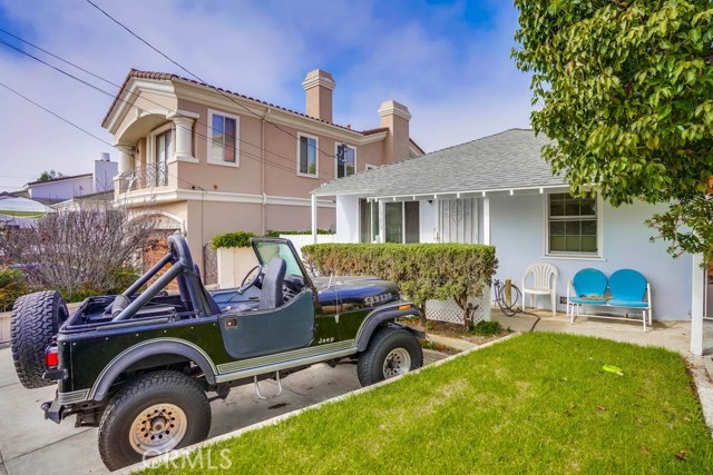 view of the front house - sorry, the jeep is not included!