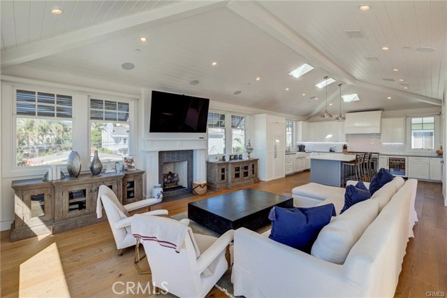 548 Pine Street, Hermosa Beach, California 90254, 4 Bedrooms Bedrooms, ,3 BathroomsBathrooms,Residential,Sold,Pine,SB19142992