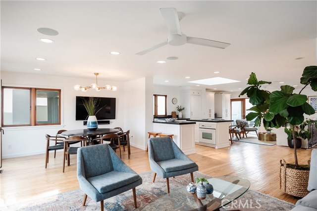 225 1st Street, Manhattan Beach, California 90266, 3 Bedrooms Bedrooms, ,Residential,Sold,1st,SB20187308