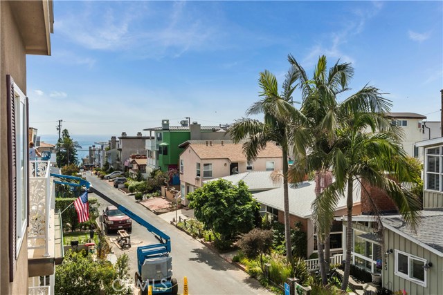 472 28th, Manhattan Beach, California 90266, 4 Bedrooms Bedrooms, ,3 BathroomsBathrooms,Residential,Sold,28th,PV17142351