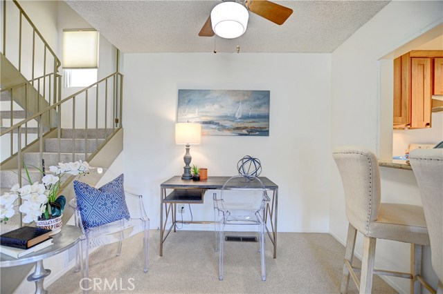 Breakfast bar, ceiling fan Breakfast bar, ceiling fan