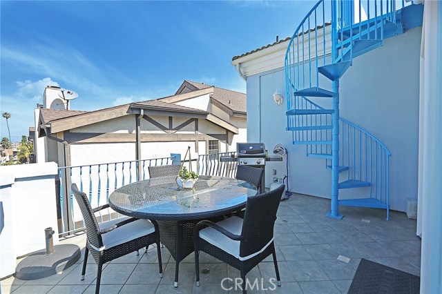 607 Guadalupe Avenue, Redondo Beach, California 90277, 4 Bedrooms Bedrooms, ,4 BathroomsBathrooms,Residential,Sold,Guadalupe,SB19155656