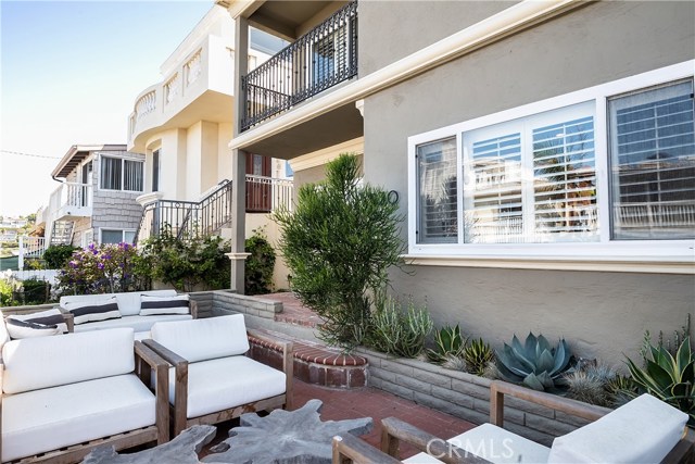 330 28th Street, Hermosa Beach, California 90254, 3 Bedrooms Bedrooms, ,2 BathroomsBathrooms,Residential,Sold,28th,SB19223758