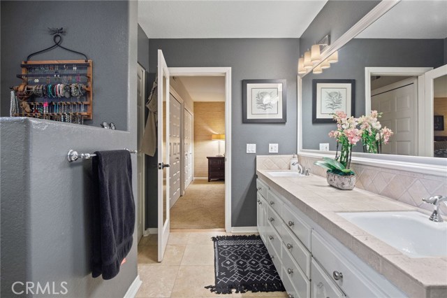 Master Bathroom (Bathroom #1)