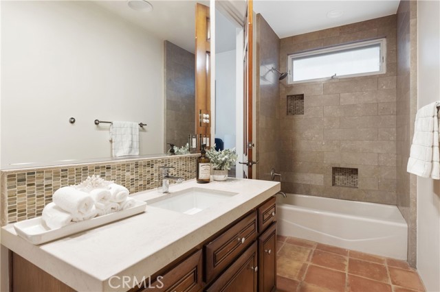Bathroom number one in main floor.