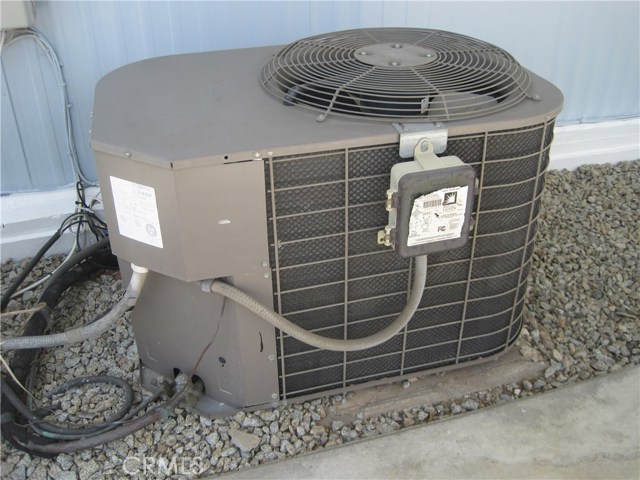 AIR CONDITIONER