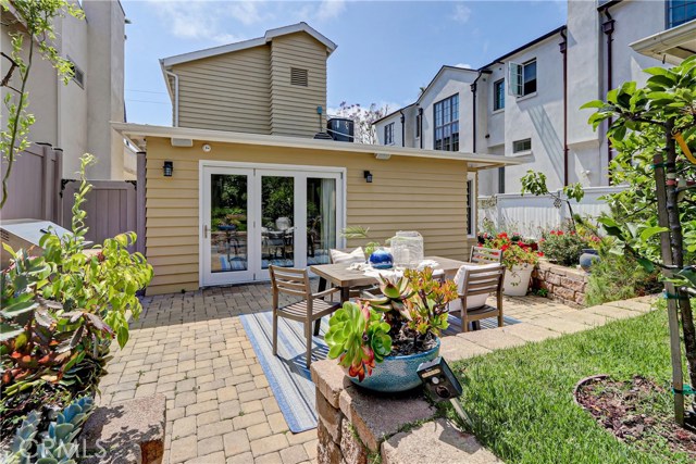 1600 Elm Avenue, Manhattan Beach, California 90266, 3 Bedrooms Bedrooms, ,3 BathroomsBathrooms,Residential,Sold,Elm,SB19126027