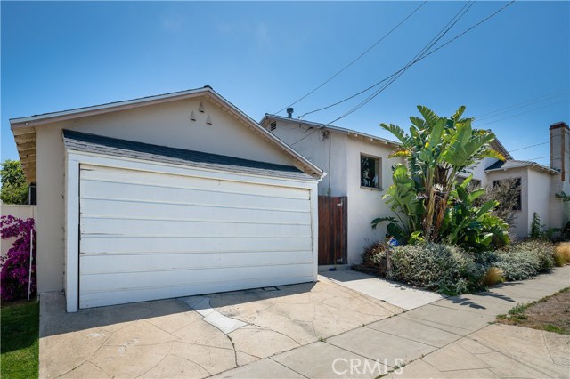 1001 8th Place, Hermosa Beach, California 90254, 3 Bedrooms Bedrooms, ,1 BathroomBathrooms,Residential,Sold,8th,SB18207949