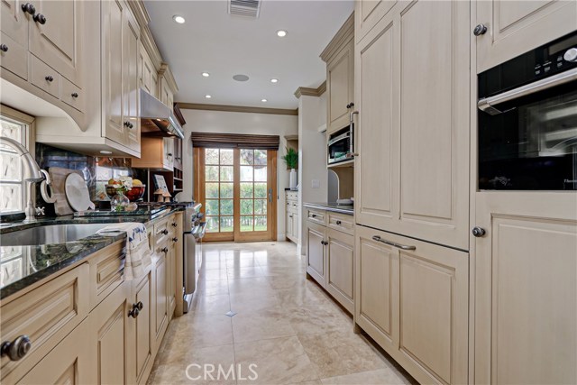 1600 Elm Avenue, Manhattan Beach, California 90266, 3 Bedrooms Bedrooms, ,3 BathroomsBathrooms,Residential,Sold,Elm,SB19126027