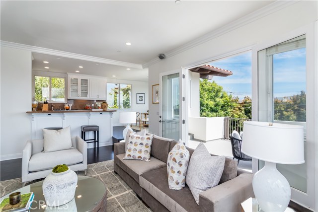 700 Avenue C, Redondo Beach, California 90277, 5 Bedrooms Bedrooms, ,5 BathroomsBathrooms,Residential,Sold,Avenue C,SB19123719