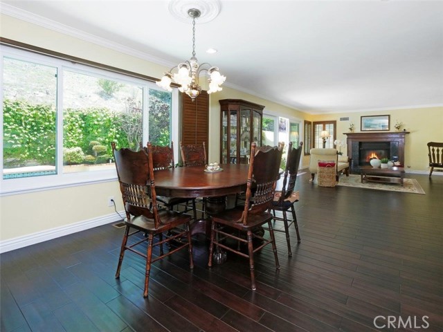Casual Dining Area next to Family Room
