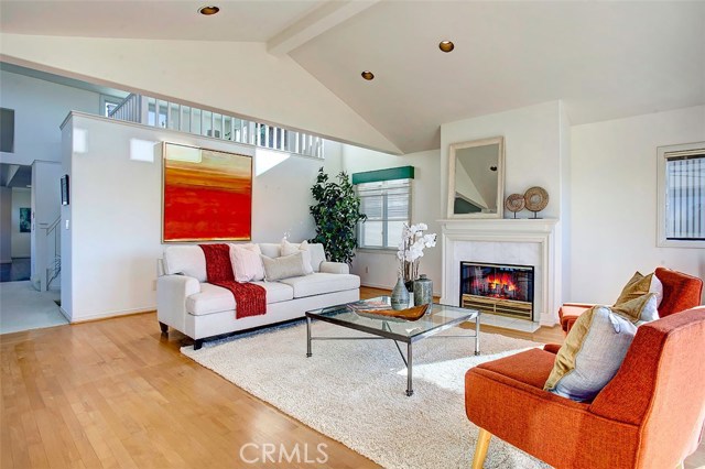 939 1st Street, Manhattan Beach, California 90266, 4 Bedrooms Bedrooms, ,4 BathroomsBathrooms,Residential,Sold,1st,SB17057614