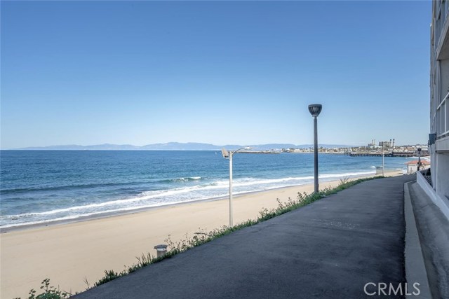 615 Esplanade, Redondo Beach, California 90277, 1 Bedroom Bedrooms, ,1 BathroomBathrooms,Residential,Sold,Esplanade,SB20150921