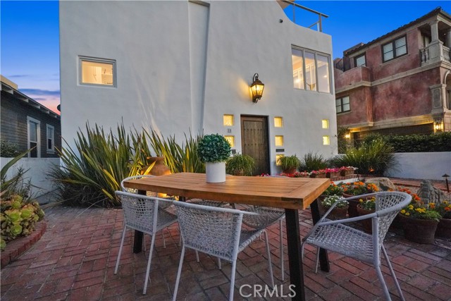 20 4th Street, Hermosa Beach, California 90254, 3 Bedrooms Bedrooms, ,1 BathroomBathrooms,Residential,Sold,4th,SB21149373