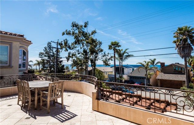 218 Dianthus Street, Manhattan Beach, California 90266, 4 Bedrooms Bedrooms, ,2 BathroomsBathrooms,Residential,Sold,Dianthus,SB18052356