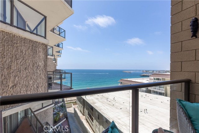 531 Esplanade, Redondo Beach, California 90277, 2 Bedrooms Bedrooms, ,Residential,Sold,Esplanade,SW21140273