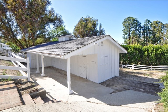 3-stall barn with tack room