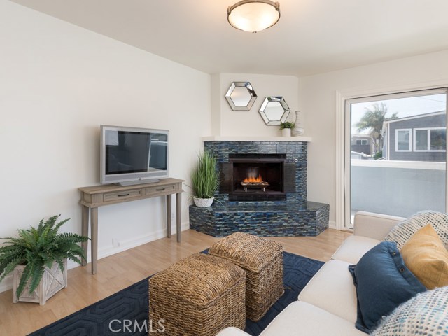 1136 2nd Street, Hermosa Beach, California 90254, 4 Bedrooms Bedrooms, ,3 BathroomsBathrooms,Residential,Sold,2nd,SB19115231