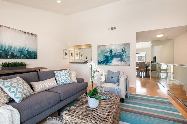 114 Guadalupe Avenue, Redondo Beach, California 90277, 2 Bedrooms Bedrooms, ,Residential,Sold,Guadalupe,SB19074799