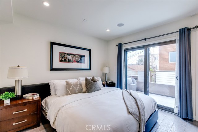 206 Moonstone Street, Manhattan Beach, California 90266, 4 Bedrooms Bedrooms, ,1 BathroomBathrooms,Residential,Sold,Moonstone,SB19150217