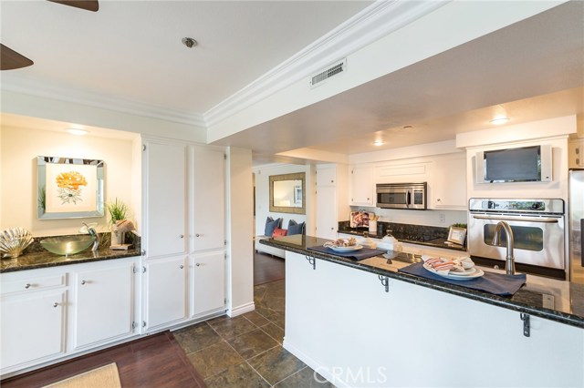 Kitchen and Wet Bar