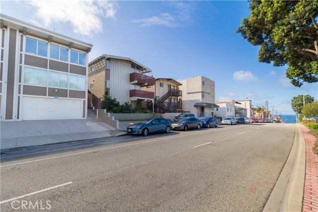 460 Rosecrans Avenue, Manhattan Beach, California 90266, 3 Bedrooms Bedrooms, ,2 BathroomsBathrooms,Residential,Sold,Rosecrans,SB18057856