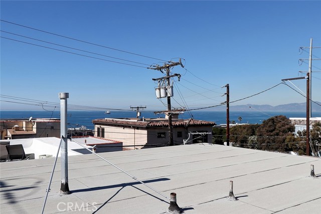 Easy access to the beach, shops, restaurants, and award winning schools.