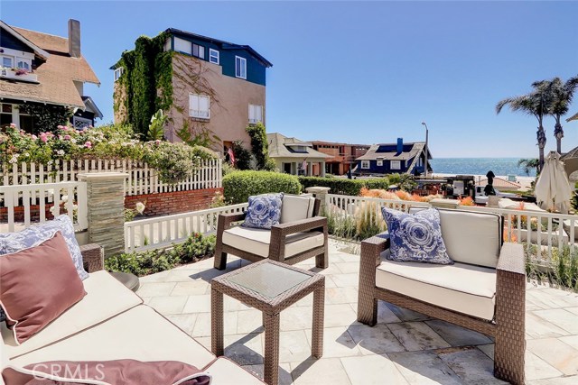 125 8th Street, Manhattan Beach, California 90266, 5 Bedrooms Bedrooms, ,3 BathroomsBathrooms,Residential,Sold,8th,SB20095867