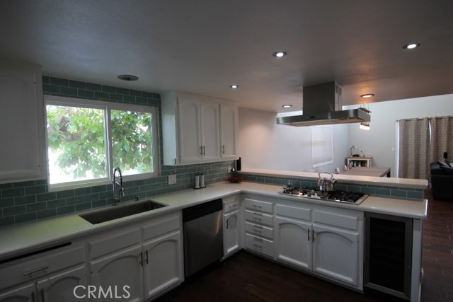 2200 Mathews Avenue, Redondo Beach, California 90278, 3 Bedrooms Bedrooms, ,2 BathroomsBathrooms,Residential,Sold,Mathews,SB17088942