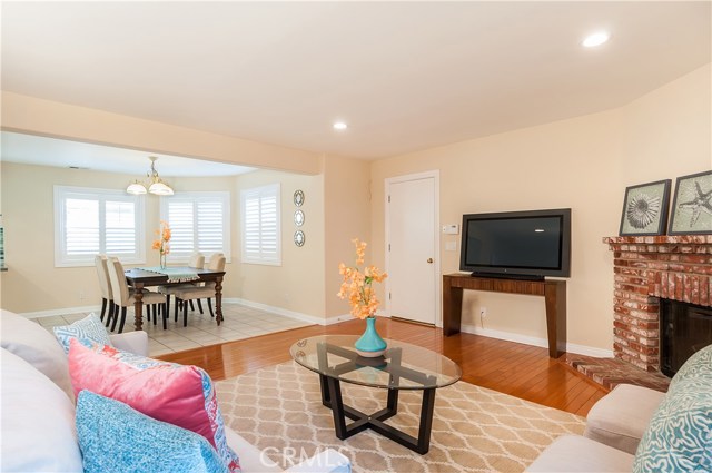 Family room/eat in kitchen