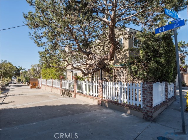 501 8th Street, Manhattan Beach, California 90266, 3 Bedrooms Bedrooms, ,2 BathroomsBathrooms,Residential,Sold,8th,SB18037612