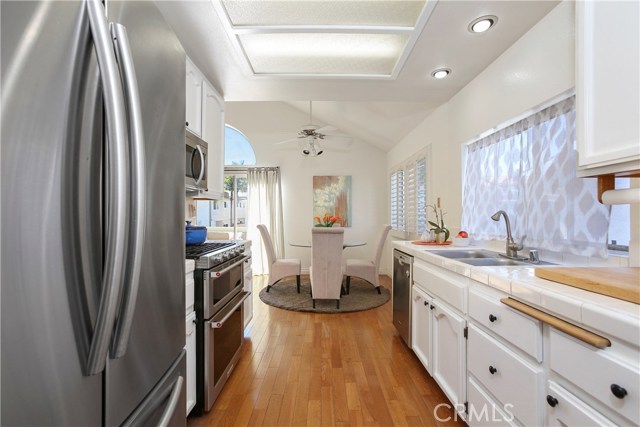 1909 Mathews Avenue, Redondo Beach, California 90278, 3 Bedrooms Bedrooms, ,2 BathroomsBathrooms,Residential,Sold,Mathews,SB19226291