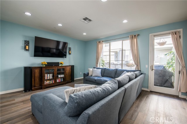 2 Bed Home for Sale in Hawthorne, California