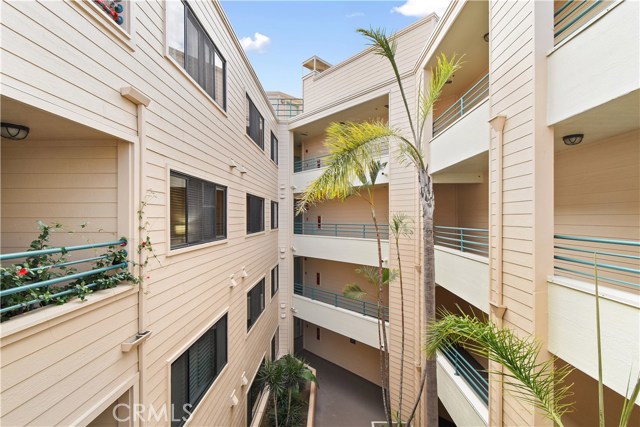 120 The Village, Redondo Beach, California 90277, 1 Bedroom Bedrooms, ,1 BathroomBathrooms,Residential,Sold,The Village,SB20256381