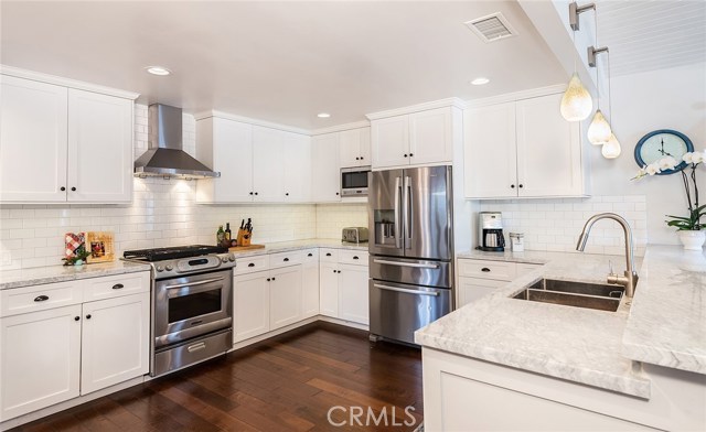 528 Marine Avenue, Manhattan Beach, California 90266, 3 Bedrooms Bedrooms, ,2 BathroomsBathrooms,Residential,Sold,Marine,SB19035532