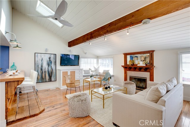 225 15th Street, Manhattan Beach, California 90266, 4 Bedrooms Bedrooms, ,1 BathroomBathrooms,Residential,Sold,15th,SB20180617