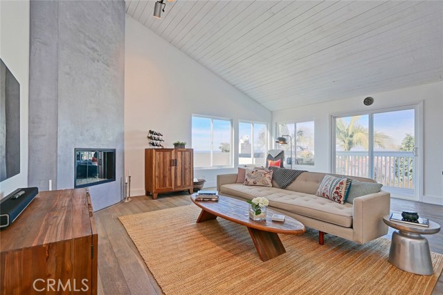 945 1st Street, Hermosa Beach, California 90254, 2 Bedrooms Bedrooms, ,2 BathroomsBathrooms,Residential,Sold,1st,SB18011992