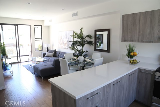24444 Hawthorne Boulevard, Torrance, California 90505, 2 Bedrooms Bedrooms, ,2 BathroomsBathrooms,Residential,Sold,Hawthorne,SB17129552
