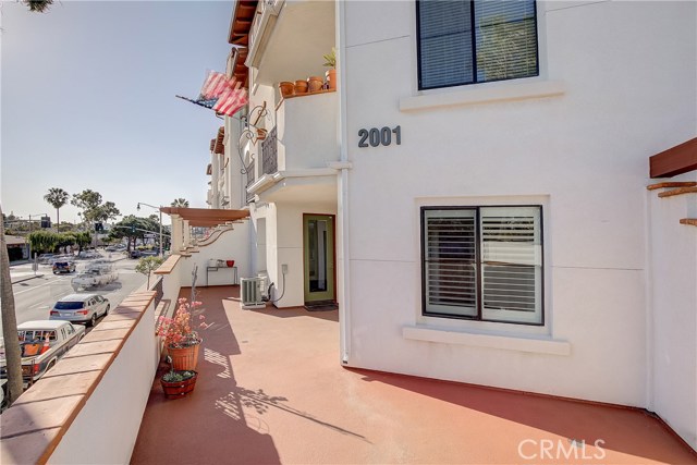 2001 Artesia Boulevard, Redondo Beach, California 90278, 1 Bedroom Bedrooms, ,1 BathroomBathrooms,Residential,Sold,Artesia,SB20046856