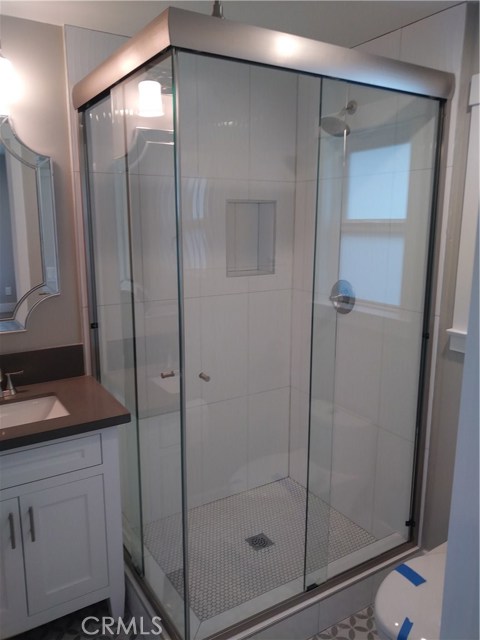 NEW BATH ON SUITE.  great for parent or older child