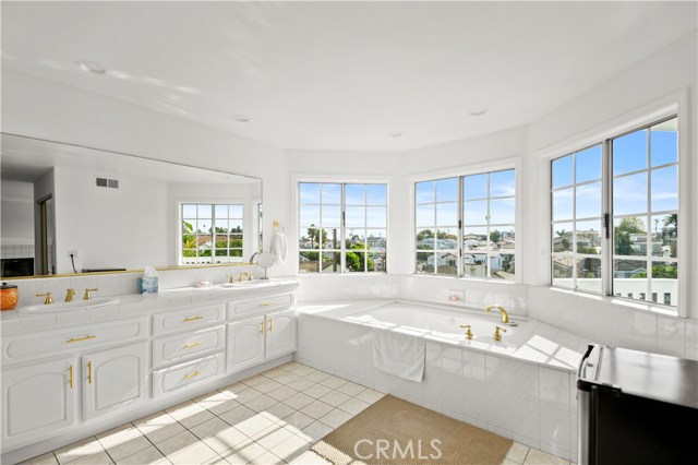 1924 Gates Avenue, Redondo Beach, California 90278, 4 Bedrooms Bedrooms, ,2 BathroomsBathrooms,Residential,Sold,Gates,PV20227378