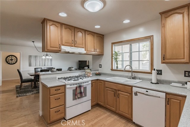 505 Faye Lane, Redondo Beach, California 90277, 4 Bedrooms Bedrooms, ,2 BathroomsBathrooms,Residential,Sold,Faye,SB21095794