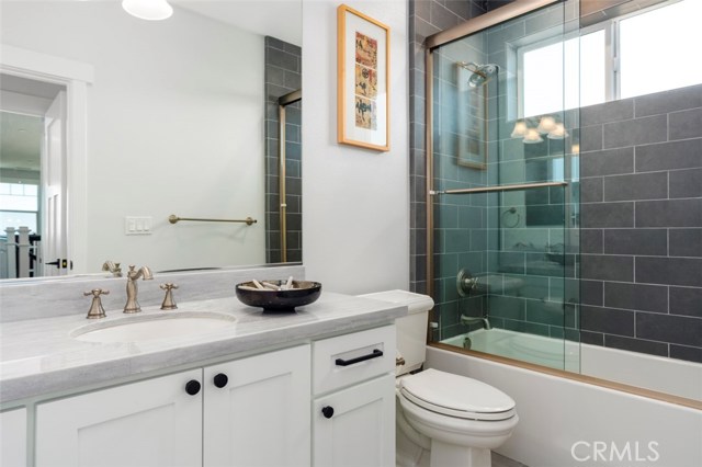 en-suite bath - upper level