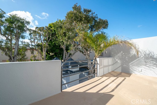 723 3rd Street, Hermosa Beach, California 90254, 2 Bedrooms Bedrooms, ,3 BathroomsBathrooms,Residential,Sold,3rd,SB19147178