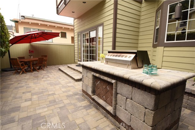 Lovely BBQ area, perfect for entertaining!