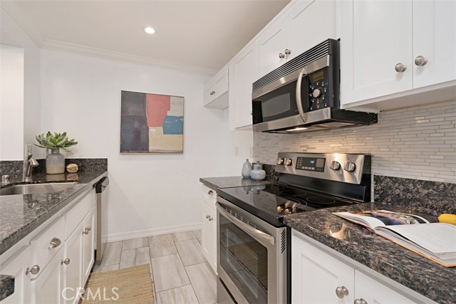 650 The Village, Redondo Beach, California 90277, 1 Bedroom Bedrooms, ,1 BathroomBathrooms,Residential,Sold,The Village,OC21048054