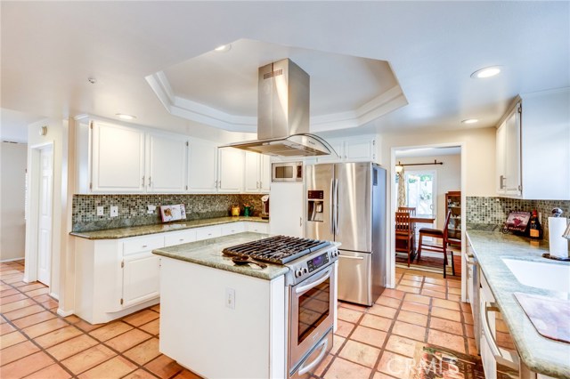 121 Helberta Avenue, Redondo Beach, California 90277, 3 Bedrooms Bedrooms, ,2 BathroomsBathrooms,Residential,Sold,Helberta,SB18224555