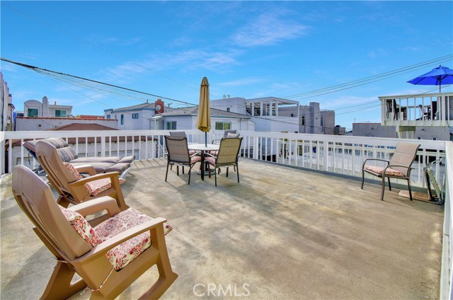 320 27th Street, Hermosa Beach, California 90254, ,Residential Income,Sold,27th,SB20240088